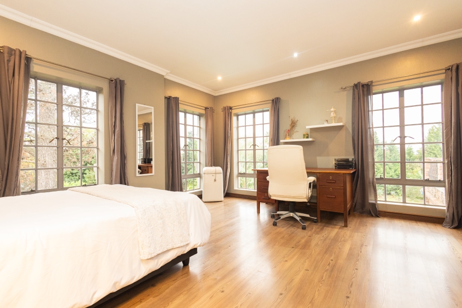 5 Bedroom Property for Sale in Vierlanden Western Cape
